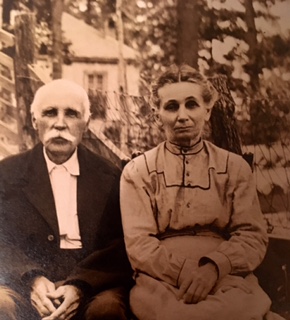 vintage-burl-and-freesia-2