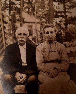 vintage-burl-and-freesia-3